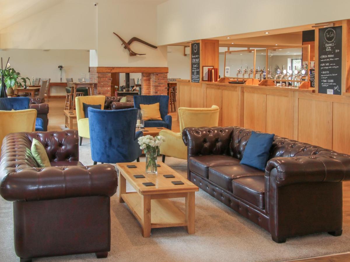 Oak Lodge Hadnall Bagian luar foto
