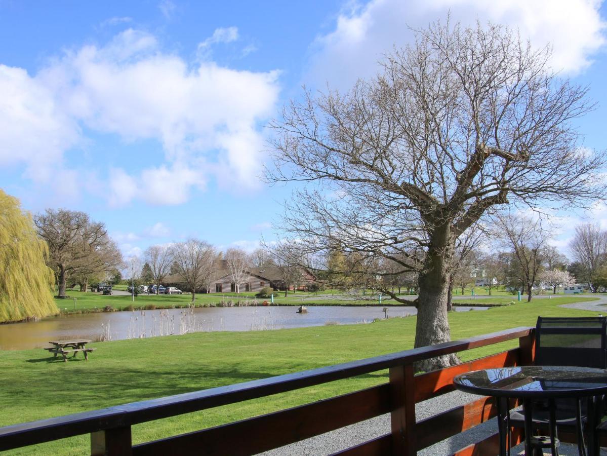 Oak Lodge Hadnall Bagian luar foto