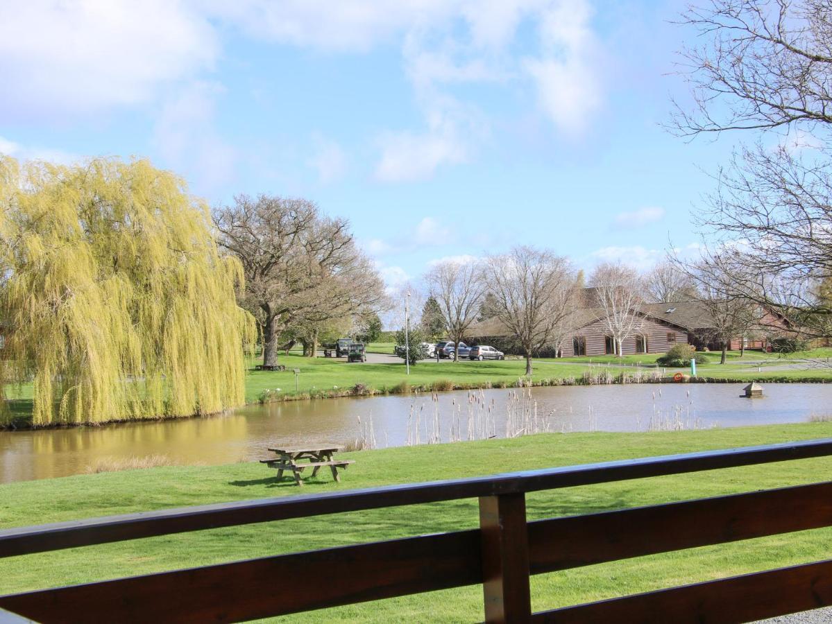Oak Lodge Hadnall Bagian luar foto