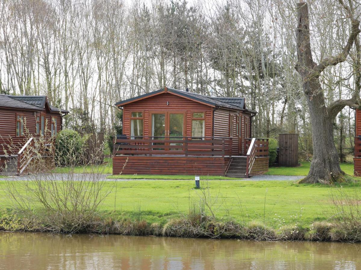 Oak Lodge Hadnall Bagian luar foto