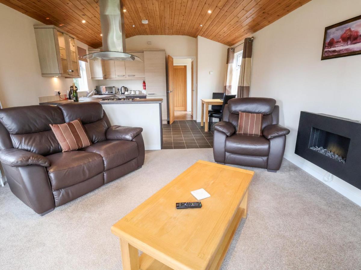 Oak Lodge Hadnall Bagian luar foto
