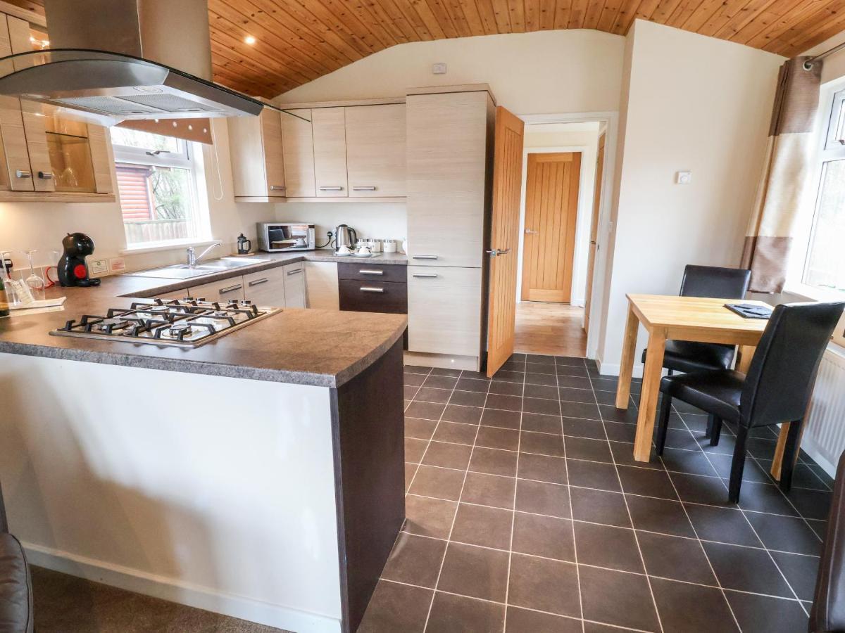 Oak Lodge Hadnall Bagian luar foto