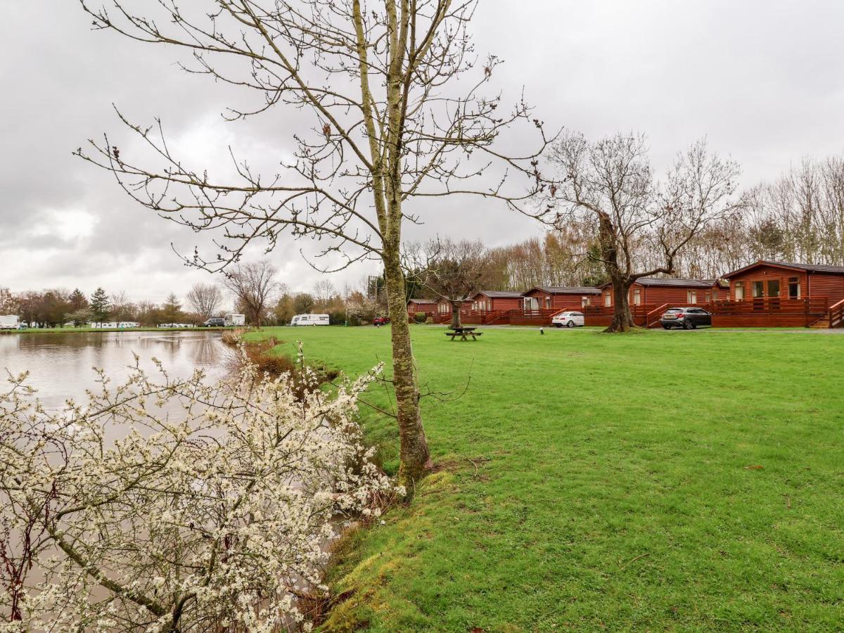 Oak Lodge Hadnall Bagian luar foto