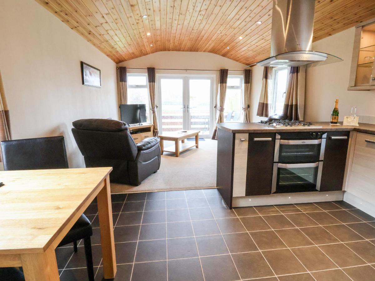 Oak Lodge Hadnall Bagian luar foto