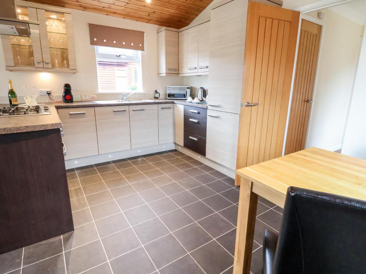 Oak Lodge Hadnall Bagian luar foto